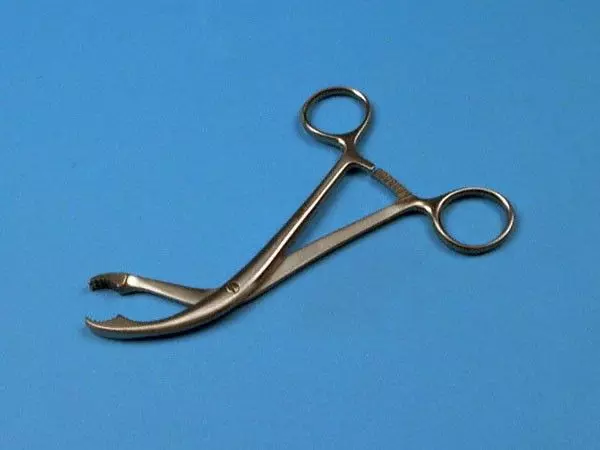 Verbrugge forceps, gripper , jagged jaws, angled, 15 cm holtex