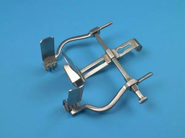 Judd-Masson Retractor, with median valve Holtex